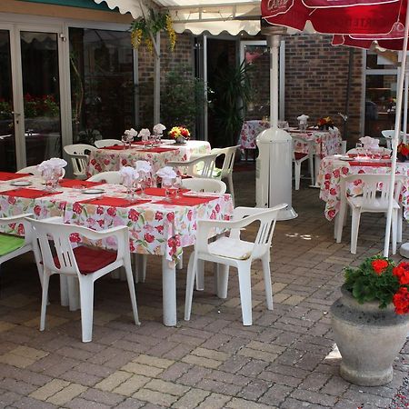 Hotel Les Deux Sapins Cailly-sur-Eure Eksteriør bilde