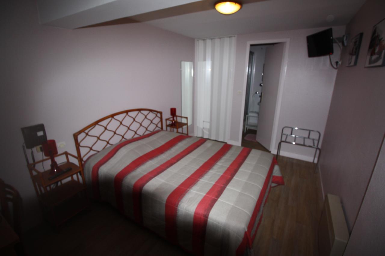 Hotel Les Deux Sapins Cailly-sur-Eure Rom bilde