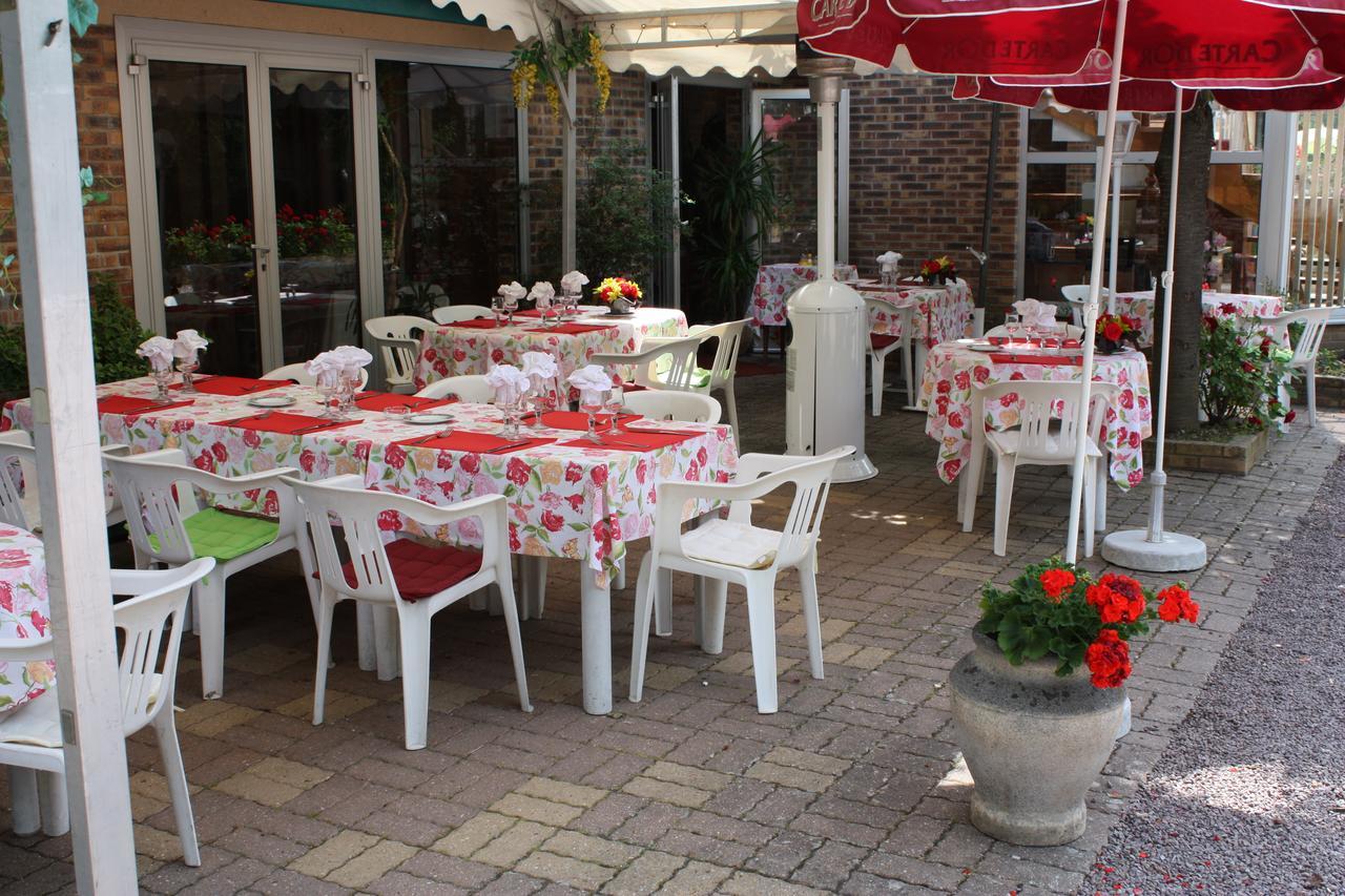 Hotel Les Deux Sapins Cailly-sur-Eure Eksteriør bilde