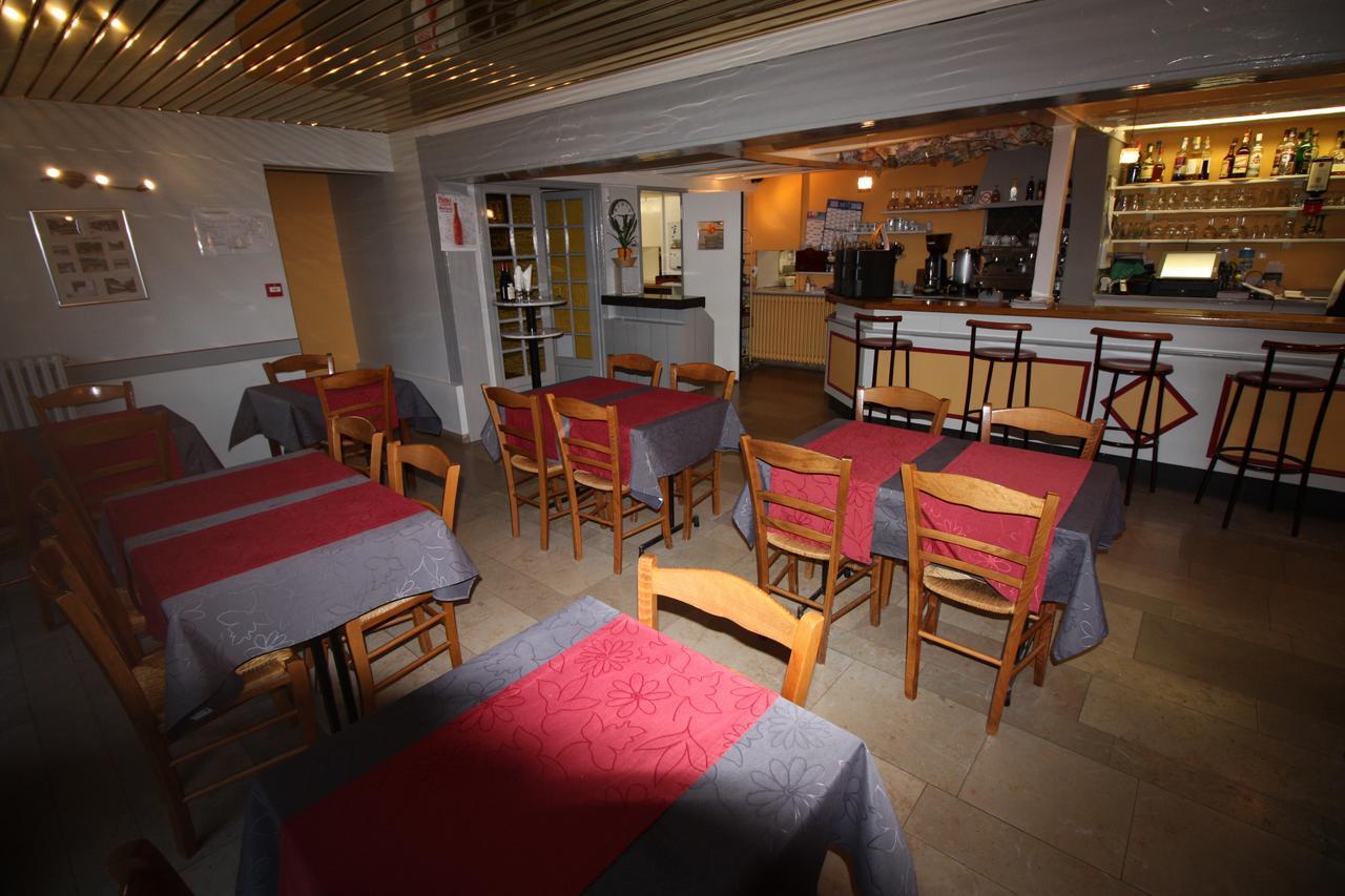 Hotel Les Deux Sapins Cailly-sur-Eure Eksteriør bilde