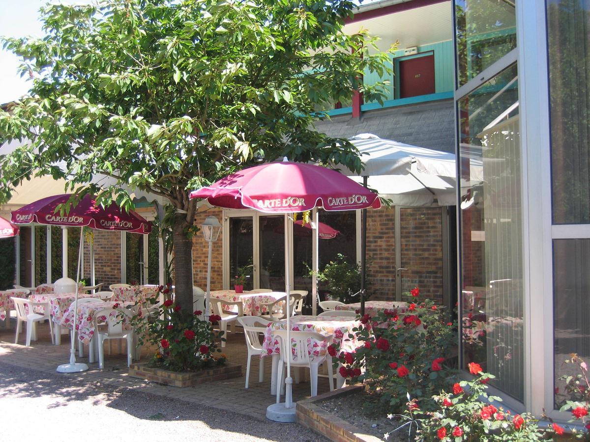 Hotel Les Deux Sapins Cailly-sur-Eure Eksteriør bilde