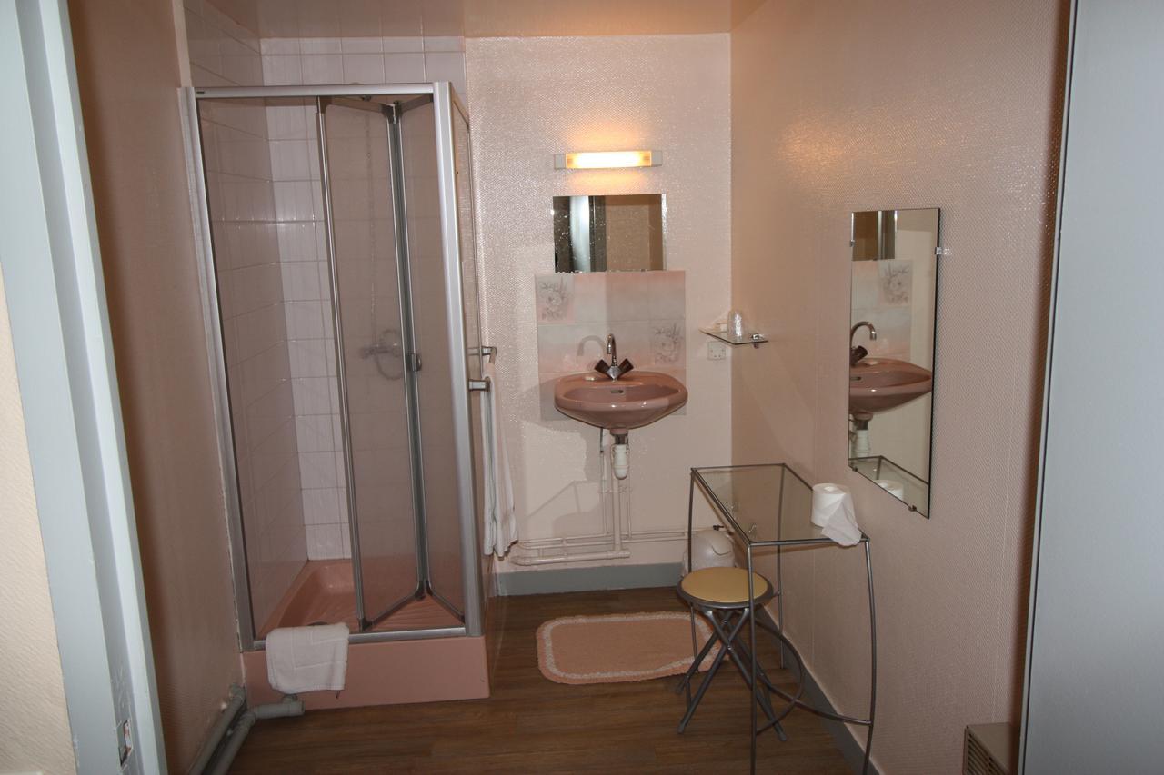 Hotel Les Deux Sapins Cailly-sur-Eure Rom bilde
