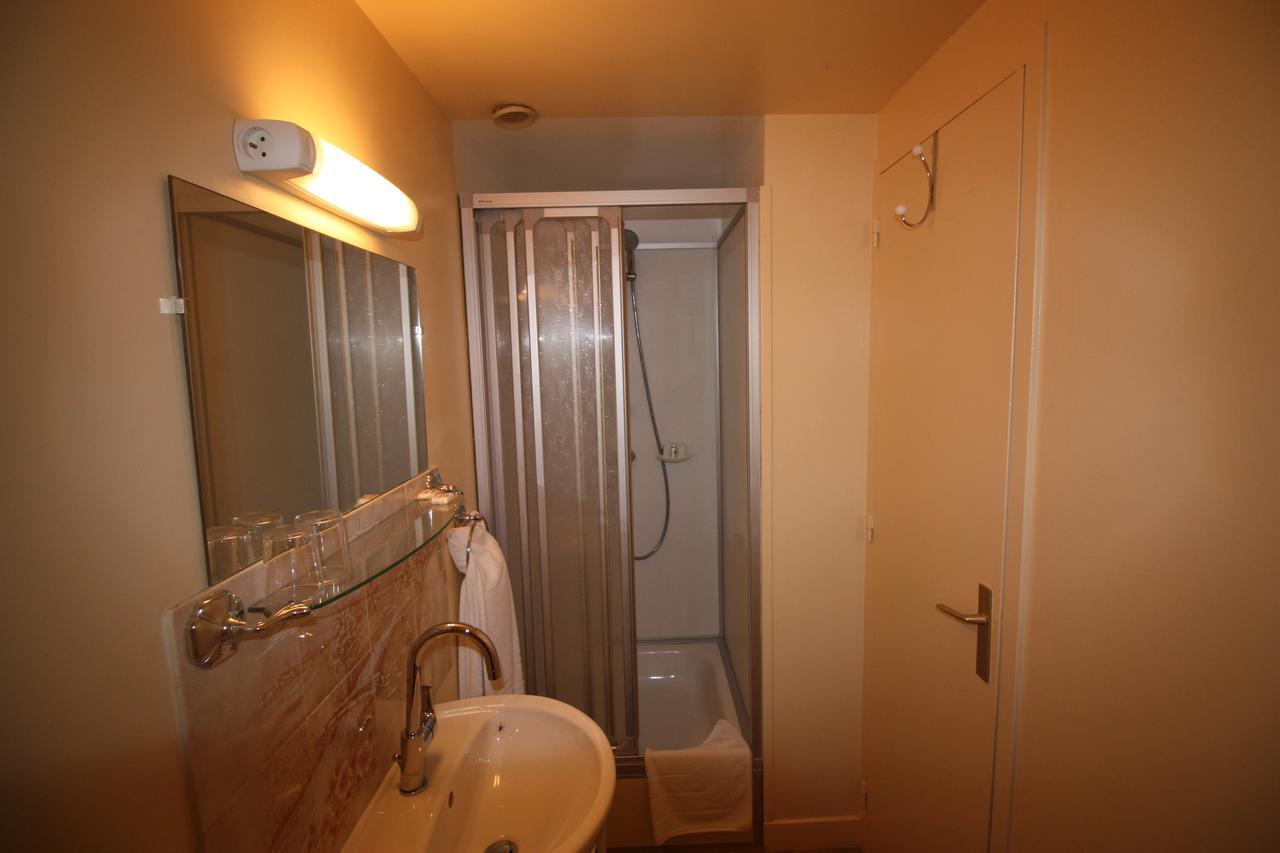 Hotel Les Deux Sapins Cailly-sur-Eure Eksteriør bilde