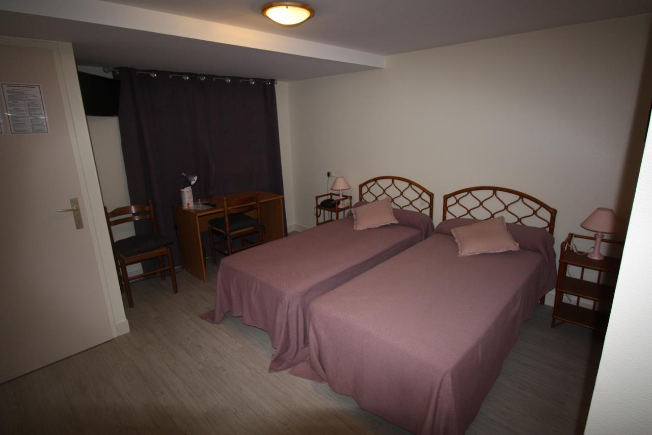 Hotel Les Deux Sapins Cailly-sur-Eure Eksteriør bilde