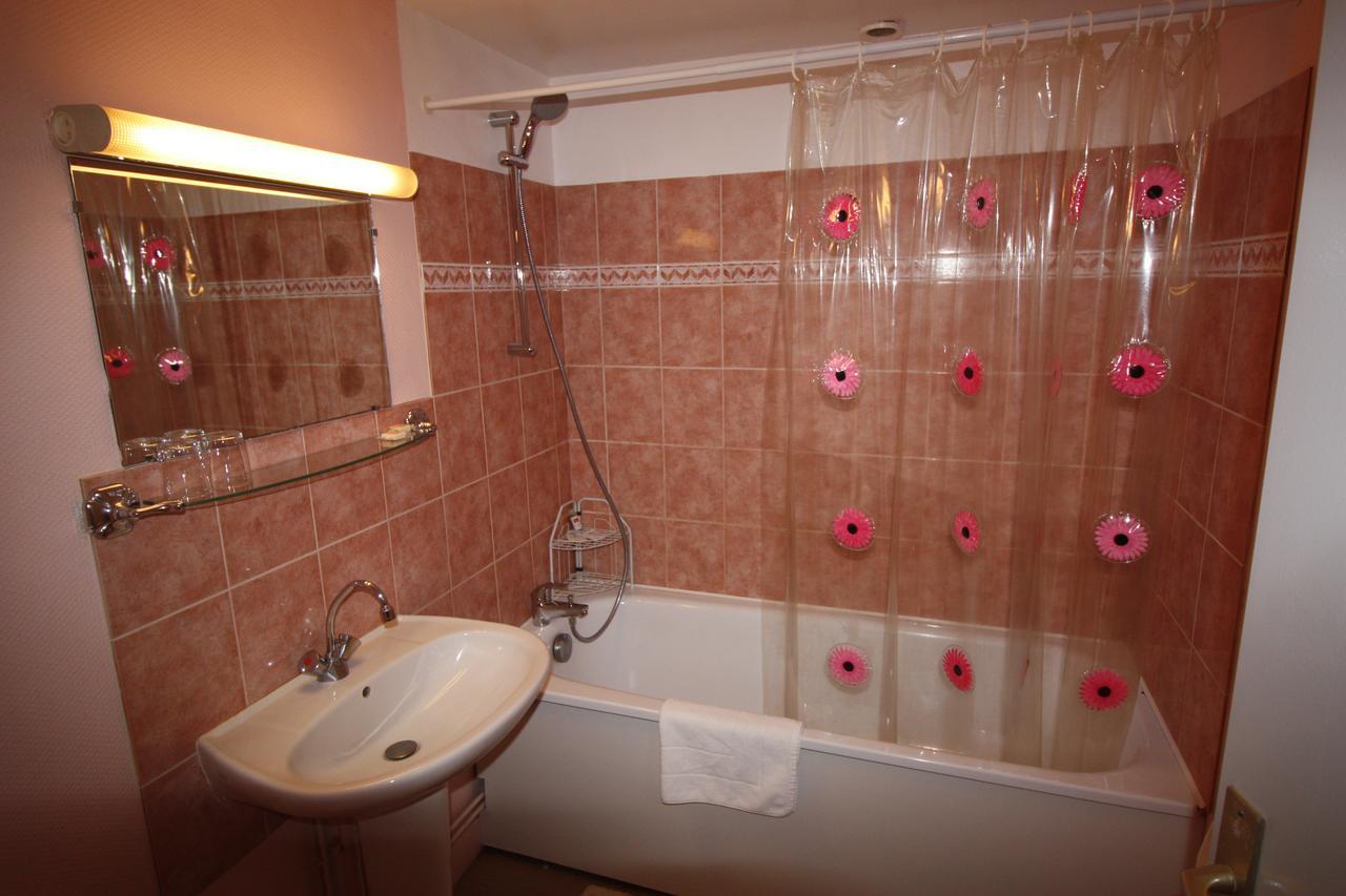 Hotel Les Deux Sapins Cailly-sur-Eure Eksteriør bilde