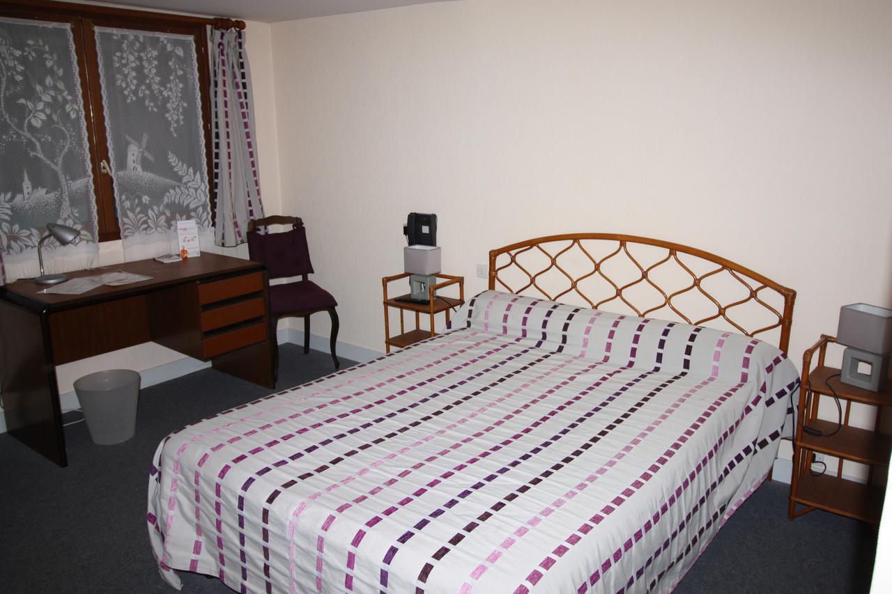 Hotel Les Deux Sapins Cailly-sur-Eure Eksteriør bilde